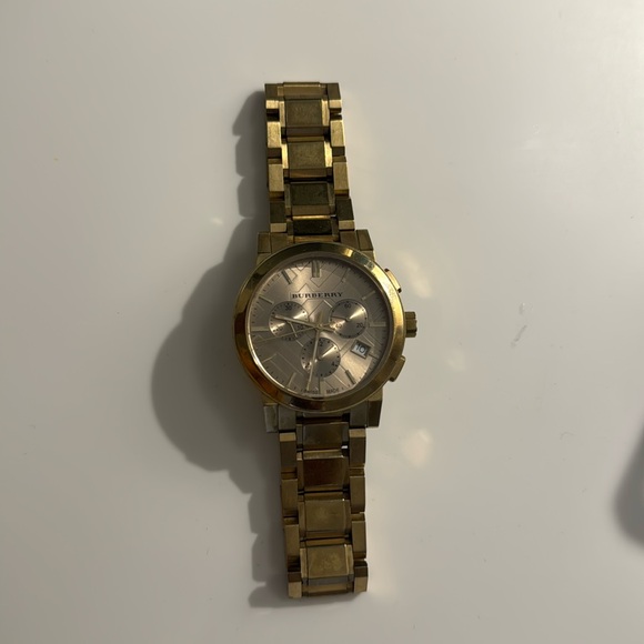 Authentic Burberry large 36mm watch. Minor signs of wear not very visible. - Picture 1 of 4